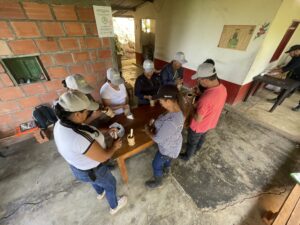 Estudio participativo del suelo: cromatografía en manos campesinas